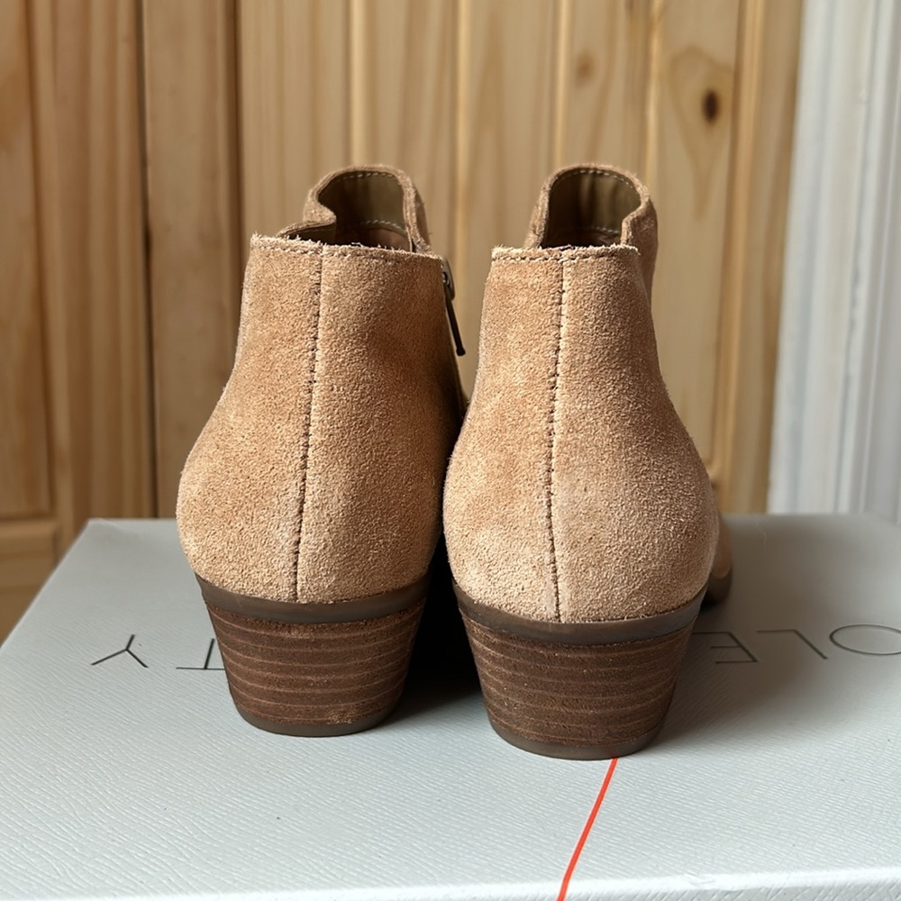 NEVER WORN G.H Bass Suede Ankle Boots Size 7 1/2 - Picture 2 of 6
